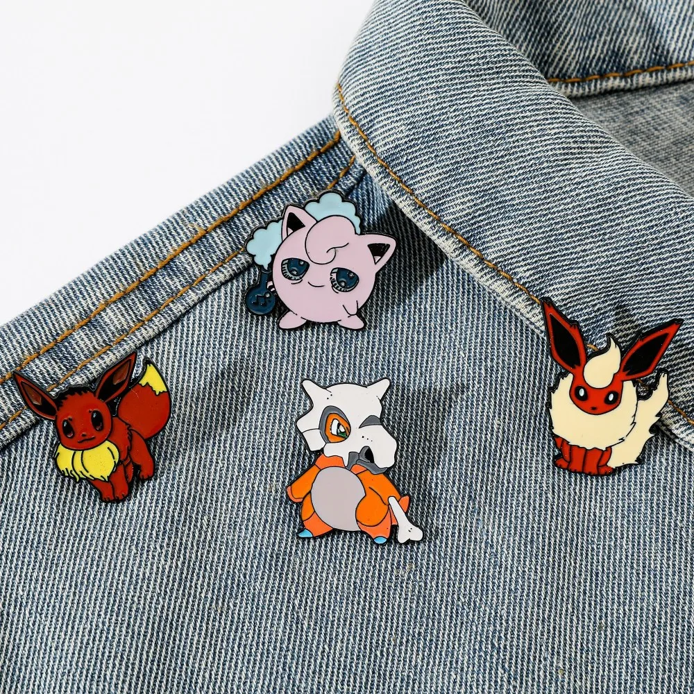 Embroidery Outfit - 4 Peças Broches de Personagens de