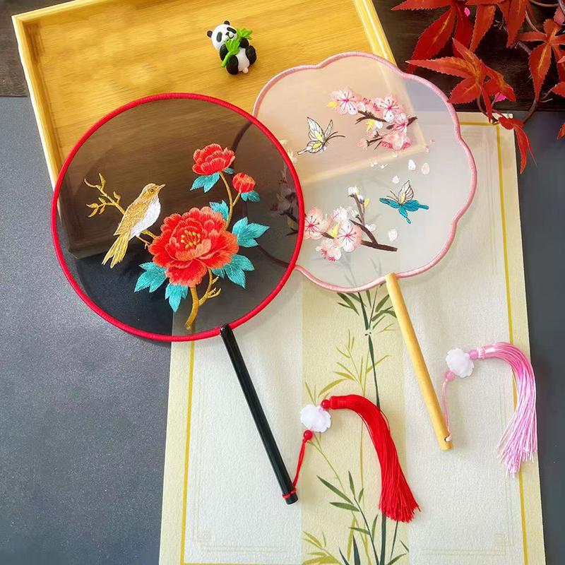 Leque de Mão com Bordado Chinê - Embroidery Meaning avaliação e preço